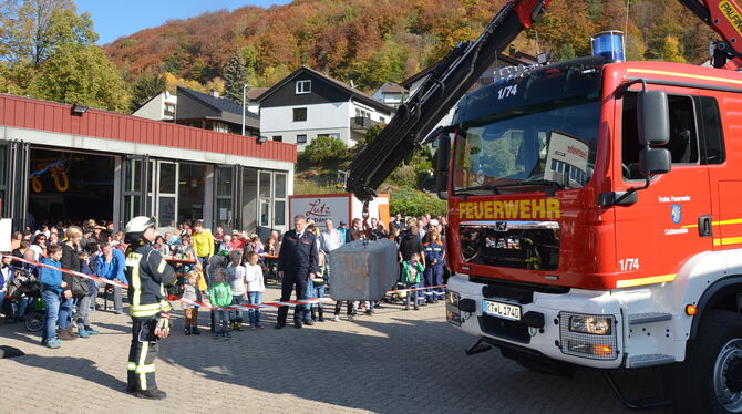 Die Lichtensteiner Feuerwehr hat jetzt einen Kranwagen.  FOTO: SAUTTER