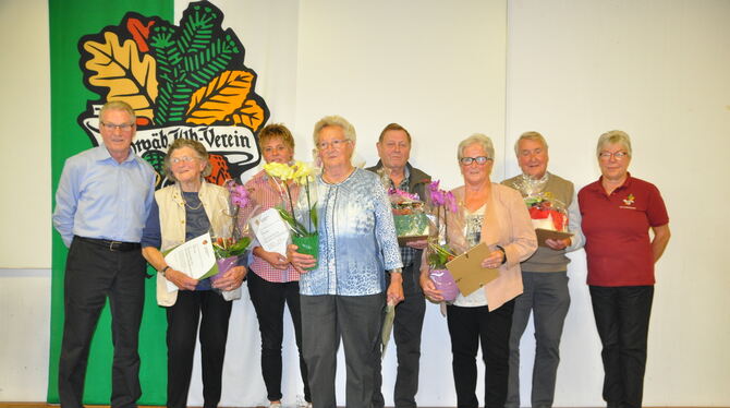 Teamsprecher Peter Haag mit den langjährigen Mitgliedern Gudrun Epple, Susanne Redies, Helene Preusch, Robert Wollwinder, Helga
