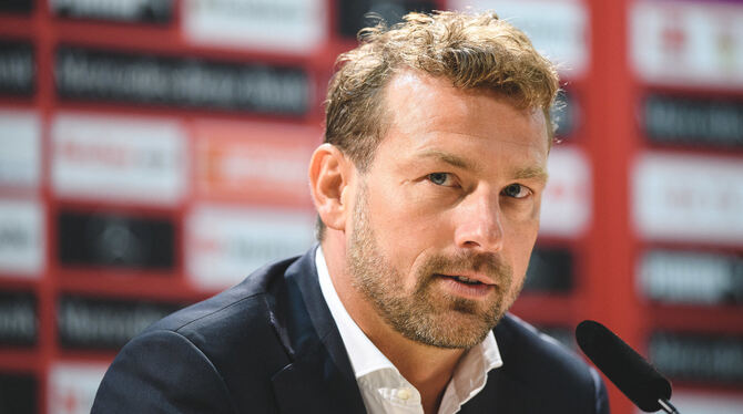 Vor seinem zweiten Spiel als Cheftrainer des VfB Stuttgart: Markus Weinzierl fordert mehr Aggressivität. FOTO: DPA