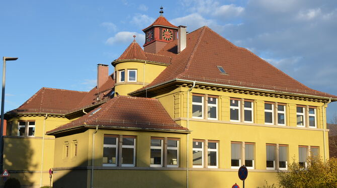 Die Schillerschule wurde 1914/15 gebaut und steht unter Denkmalschutz. Jetzt wird sie fit für die Zukunft gemacht.  FOTO: SAUTTE