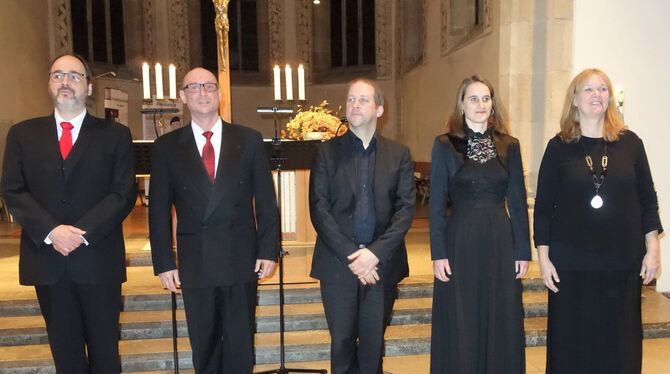 Von links: Sebastian Mory (Tenor), Dietrich Wrase (Bass), Organist Stephen Blaich, Mareike Weiffenbach (Alt) und Susan Eitrich (