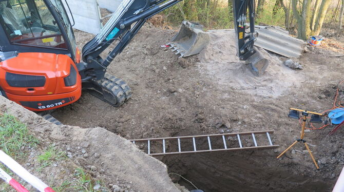 Eins von vielen Lecks in Gomaringen: Die Wasserleitung am Hochbehälter wurde im Frühjahr abgedichtet. ARCHIV-FOTO: FÖRDER