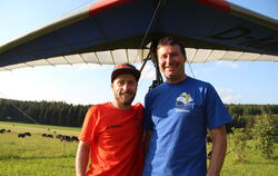 Für die Drachenflieger Markus Baisch und Dietmar Rauscher war die vergangene Saison eine besonders erfolgreiche. FOTO: DEWALD