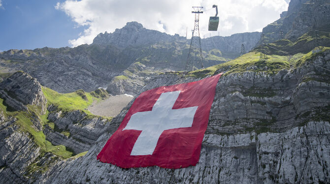 Die Schweiz: Idyllische Landschaft, hohe Corona-Zahlen.
