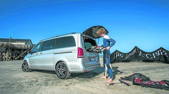 Viel Platz für Mensch und Material: die Mercedes-Benz V-Klasse. FOTOS: PR