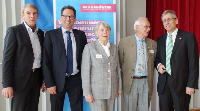Verleihung der Goldenen Meisterbriefe (von links): Harald Herrmann, Präsident der Handwerkskammer, Kreishandwerksmeister Dieter