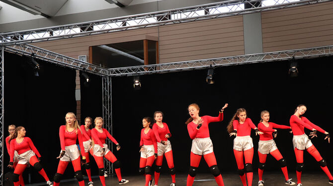 Mit ihrem Tanz »Dance Out« hat sich die Gruppe »Sound Waves« von Gitte Wax Dance Esprit eine Teilnahme am Bundeswettbewerb in Pa
