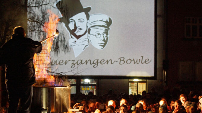 Heinz Rühmann in der Film-Komödie als Dr. Pfeiffer »mit drei F.« Die Tübinger Stadtverwaltung hat sich mit einem Aufruf an die V Heinz Rühmann in der Film-Komödie als Dr. Pfeiffer »mit drei F.« Die Tübinger Stadtverwaltung hat sich mit einem Aufruf an die V