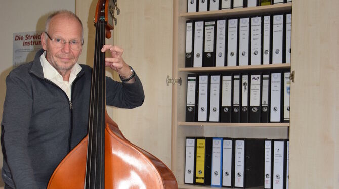 Gangolf Merkle, versierter Kontrabassist, hat fast 35 Jahre lang die Musikschule Pfullingen geleitet. Neben dem Unterricht gab e