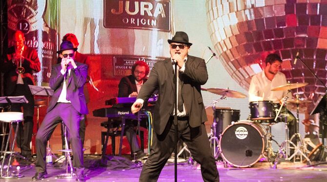 Mitreißend: Das  »A Tribute to the Blues Brothers«-Gastspiel in der Reutlinger Stadthalle.  FOTO: PHILIPP MÖNCKERT
