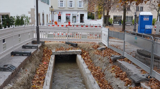 Nachher: Der Zwei-Achtel-Kanal rauscht in seinem Betonbett wieder Richtung Klemmenstraße. Künftig wird er mit Gitterrosten abged