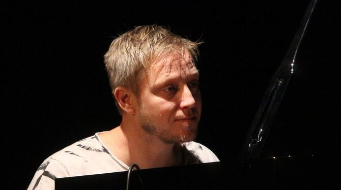 Martin Tingvall bei seinem Auftritt in Gomaringen. Der 44-Jährige hat unter anderem schon Songs für Udo Lindenberg geschrieben.