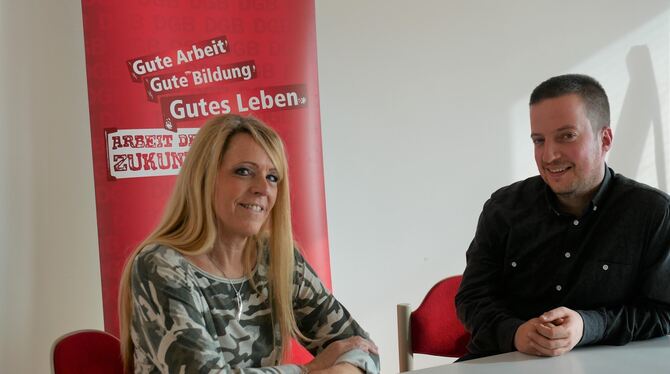 Die neuen Regionssekretäre des DGB Südwürttemberg Elke Wach und Moritz Stiepert setzen mit dem Thema Wohnen schon mal einen Schw