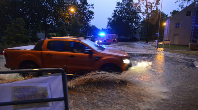 Szenen wie diese bei der Überschwemmung nach einem Starkregen mit Hagel Ende Juni 2016 soll es in Pfullingen möglichst nicht meh