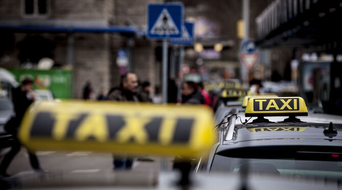 In Taxikreisen herrscht Unmut über das schwarze Schaf, das den Ruf der ganzen Branche gefährdet. FOTO: LICHTGUT/LEIF PIECHOWSKI