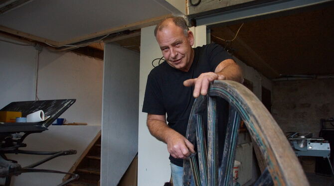 Dieter Gaiser ist leidenschaftlicher Kutschen-Restaurator.  GEA-ARCHIV-FOTO: REY