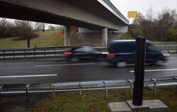 Seit Mitte Mai versehen die beiden Blitzersäulen ihren automatischen Dienst. Laut dem verantwortlichen Landratsamt Reutlingen ha