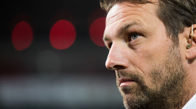 Mit »Haut und Haaren« beim VfB Stuttgart: Trainer Markus Weinzierl. FOTO: DPA
