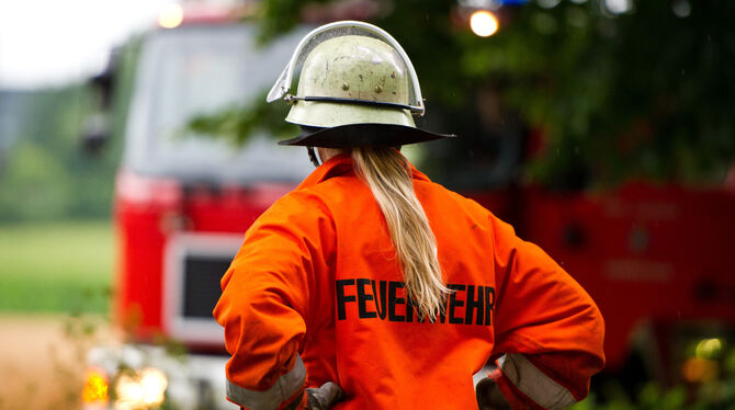 Frauen sind bei der Feuerwehr auf dem Vormarsch. FOTO: DPA