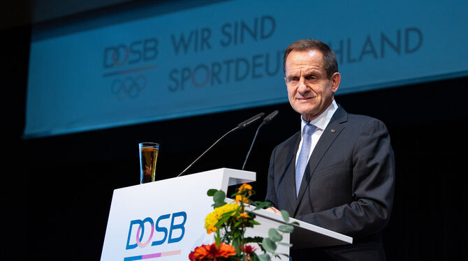 Alter und neuer Präsident des Deutschen Olympischen Sportbundes: Alfons Hörmann in Düsseldorf. FOTO: DPA