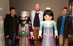 Oliver Schaffer (Mitte) hat die ZmS-Reporter durch seine Ausstellung im Reutlinger Heimatmuseum geführt. FOTOS: ZMS