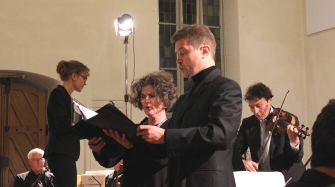 Vorn die Vokalsolisten Petra Dieterle und Steffen Balbach, im Hintergrund Kantorin  Bettina Maier und der Geiger Stefan Knote.
