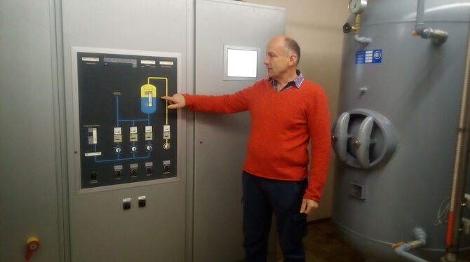 Gerhard Braun ist Wassermeister.  FOTO: ZMS