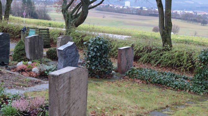 Der lehmige Boden auf dem Stockacher Friedhof erfordert Ruhezeiten von 35 Jahren. Das treibt die Kosten in die Höhe. In Gomaring