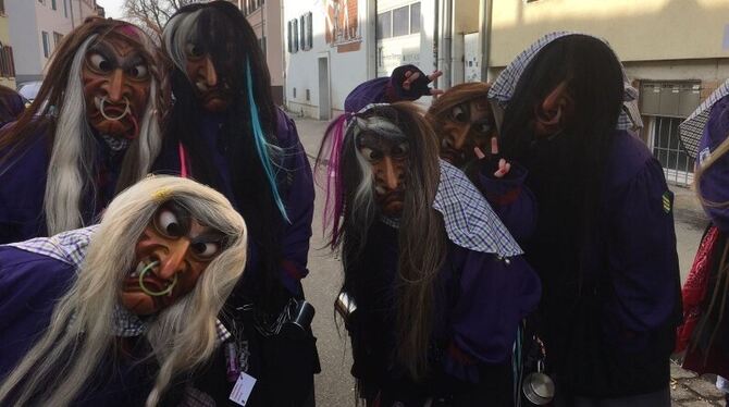 Verfilztes Haar  und irrer Blick: die Zigeuner-Hexen  auf Tour. FOTO: ZMS