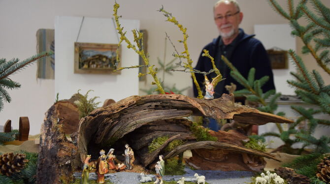 Keine wie die  andere: Ganz unterschiedlich sind die Krippen, die Rainer Gauger im Lonsinger Gemeindehaus zeigt. Beim Exemplar i