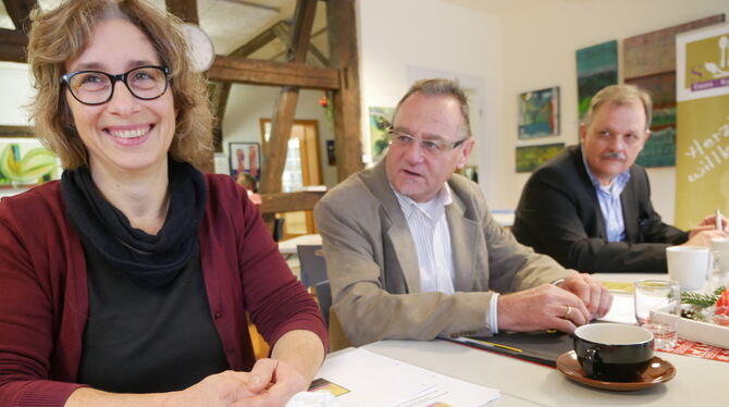 Die Verantwortlichen im S-Haus Petra Wagner, Achim Scherzinger und Wolfgang Kuhn sind auf der Suche nach ehrenamtlichen Helfern.