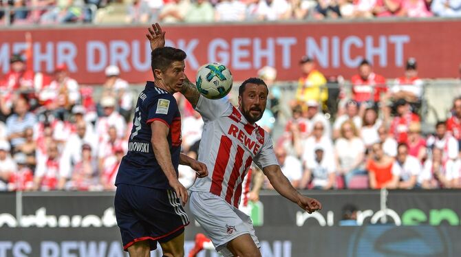 Innenverteidiger Dominic Maroh (rechts) hat 133 Bundesliga-Spiele gemacht und dabei gegen Stars wie Robert Lewandowski von Bayer Innenverteidiger Dominic Maroh (rechts) hat 133 Bundesliga-Spiele gemacht und dabei gegen Stars wie Robert Lewandowski von Bayer