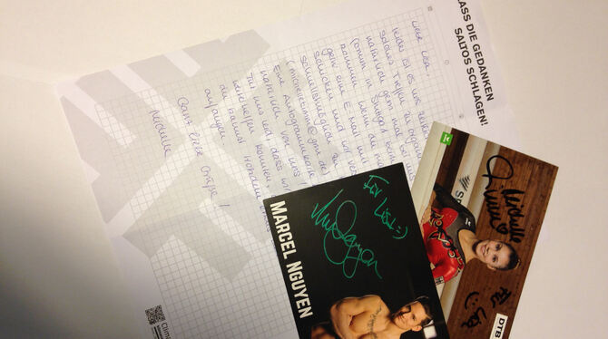 Lisa Geiger hat von Michelle Timm und Marcel Nguyen nicht nur Autogramme, sondern auch einen Brief bekommen.  FOTO: ZMS
