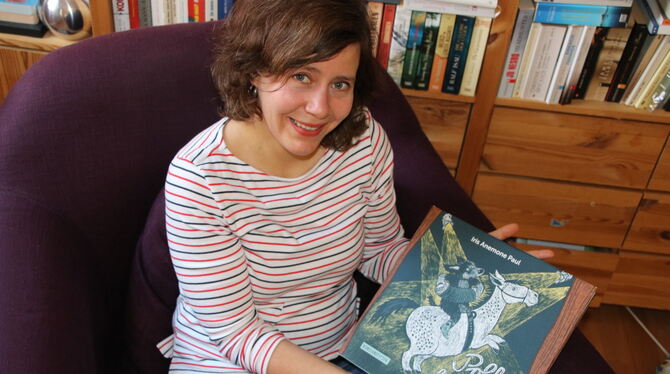 Autorin und Illustratorin: Iris Anemone Paul.   FOTO: OECHSNER