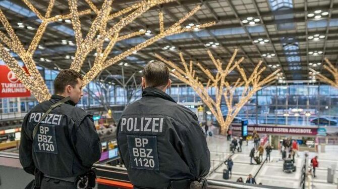 Polizeipräsenz am Stuttgarter Flughafen