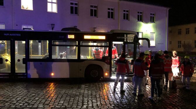 Zur Betreuung der Bewohner wurde ein Bus der Reutlinger Stadtverkehrsgesellschaft (RSV) eingesetzt, sodass die betroffenen Bewoh
