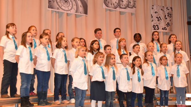 Der Kinderchor  des Liederkranzes Walddorf, der dieses Jahr 50-jähriges Bestehen feierte, präsentierte sich bei der Jahresfeier