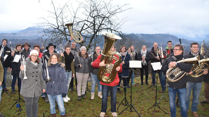 Zum Jahresbeginn gab es oben auf dem Grafenberg wieder das Silvesterblasen, eine Tradition, die inzwischen die junge Generation