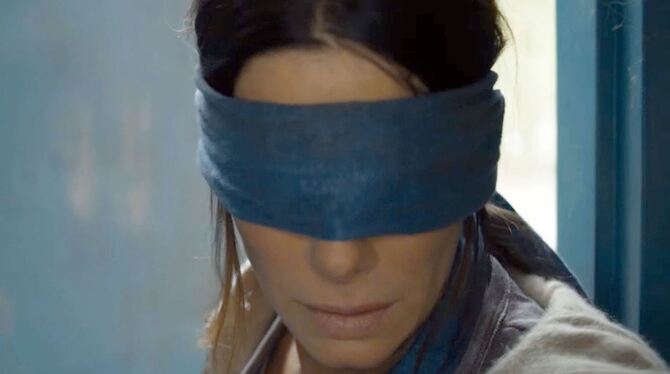 Schauspielerin Sandra Bullock in einer Szene des Netflix-Horrorthrillers »Bird Box«