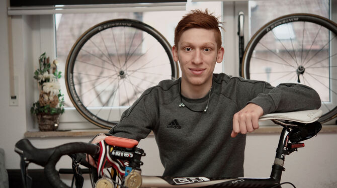 Erfolgreich in der Schule, erfolgreich auf dem Rennrad: Ammar Kamel, der erst seit zwei Jahren in Reutlingen lebt. FOTO: TRINKHA