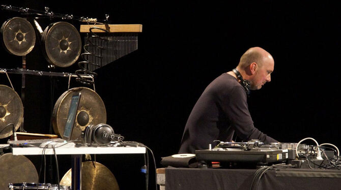 Jürgen Grözinger (Berlin) wirkt am 8. Januar bei der audiovisuellen Performance »Re-defining Space« im franz.K mit. FOTO: PR