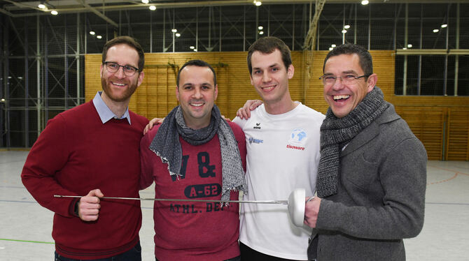 Bleiben in Freundschaft verbunden (von links): TSG-Fechtabteilungsleiter Christoph Weiblen, der scheidende Cheftrainer Philipp P