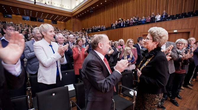 Applaus für Oberbürgermeisterin Barbara Bosch.  FOTOS: TRINKHAUS