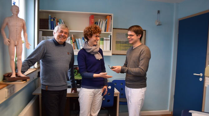 Dr. Hans Scheub darf mit seinen 69 Jahren jetzt langsam an Ruhestand denken. Denn sein Sohn David Scheub ist seit 1. Januar in d Dr. Hans Scheub darf mit seinen 69 Jahren jetzt langsam an Ruhestand denken. Denn sein Sohn David Scheub ist seit 1. Januar in d