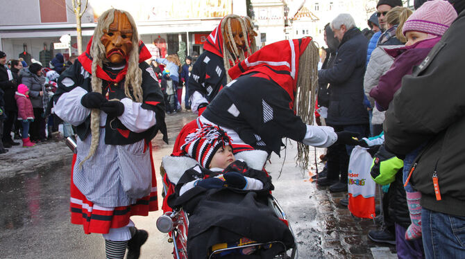 Hungerberg-Hexen führen den Umzug am Sonntag in Münsingen an. ARCHIV-FOTO: IN Hungerberg-Hexen führen den Umzug am Sonntag in Münsingen an. ARCHIV-FOTO: IN