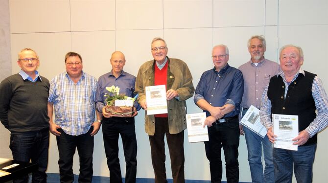 Ulrich Schroefel, Eberhard Kächele und Fritz Bader (von links) ehrten die Jubilare Karl-Otto Künkele, Karl-Heinz Wenz, Thomas Kr
