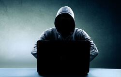 Hacker, Internet, Daten, Computer, Sicherheit, Technologie, hacking, Web, virus, cyber, Netzwerk, Identität, Antivirus, Spion, Passwort, Kriminalität, Verbrechen, phishing, Dieb, anonym, Angriff, Laptop, kriminell, Kode, Schutz, binär, Gefahr, Hack, Syste