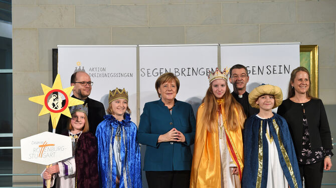 Es gibt kaum ein Gruppenbild mit der Kanzlerin, bei dem Angela Merkel nicht die berühmte Raute mit ihren Händen formt. So auch b