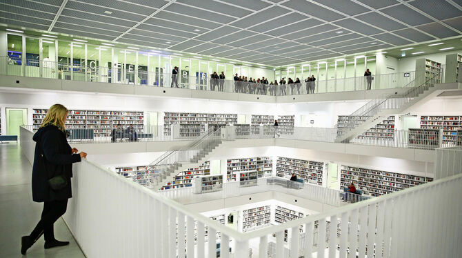 Die Stuttgarter Stadtbibliothek ist ein architektonisches Kleinod. Sie finanziert sich durchschnittlich zu sechs Prozent aus eig