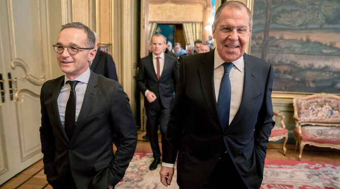 Außenminister Heiko Maas (SPD) und sein russischer Amtskollege Sergej Lawrow im Gästehaus des Ministers in Moskau.  FOTO: DPA